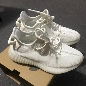 Yeezy 350 triple white (SOLD!)